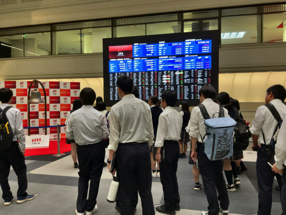プレゼンテーション能力、協調性、課題解決能力なども身につけていきます